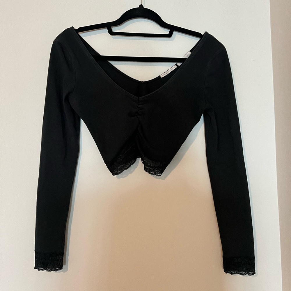 Women’s Black Lace Trim Long Sleeve Crop